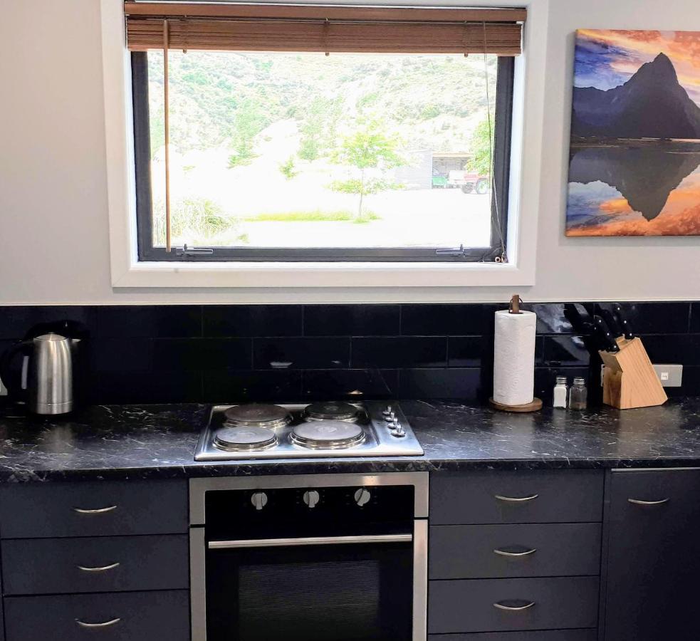 Glenorchy Peaks Bed And Breakfast Exterior photo